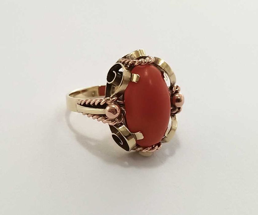 Wiedeński złoty pierścionek z koralem z XIX wieku - Secesja Wiedeńska