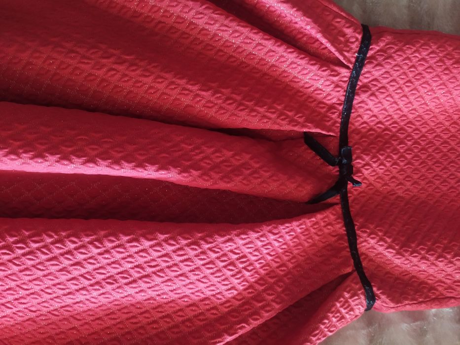 Яскрава  стильна сукня