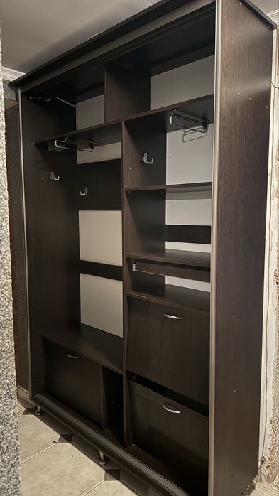 Прихожа. Стінка при вході