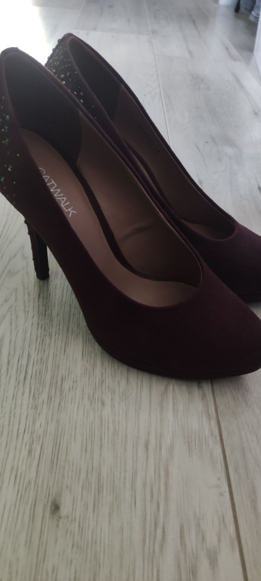 Eleganckie Buty zdobione 38