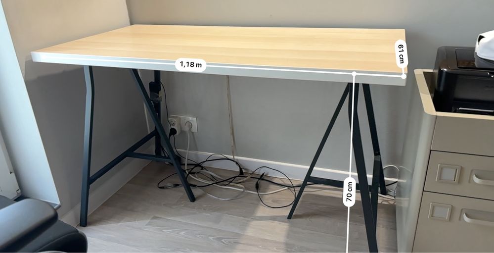 Krzeslo biurkowe i biurko ikea