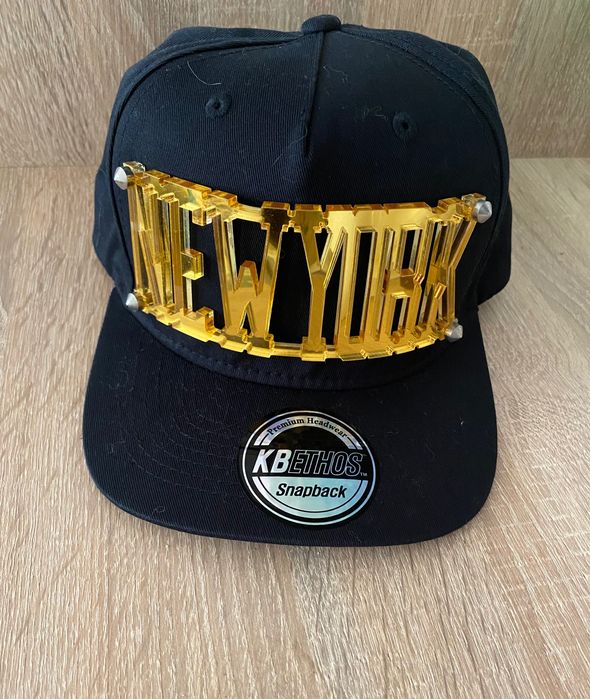 Класнюча бейсболка відомої фірми KBETHOS