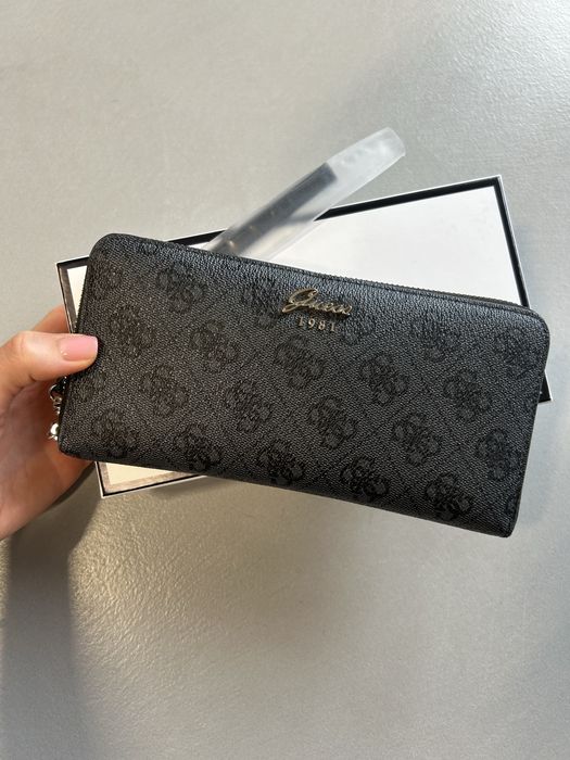 Portfel Guess z odczepianym uchwytem