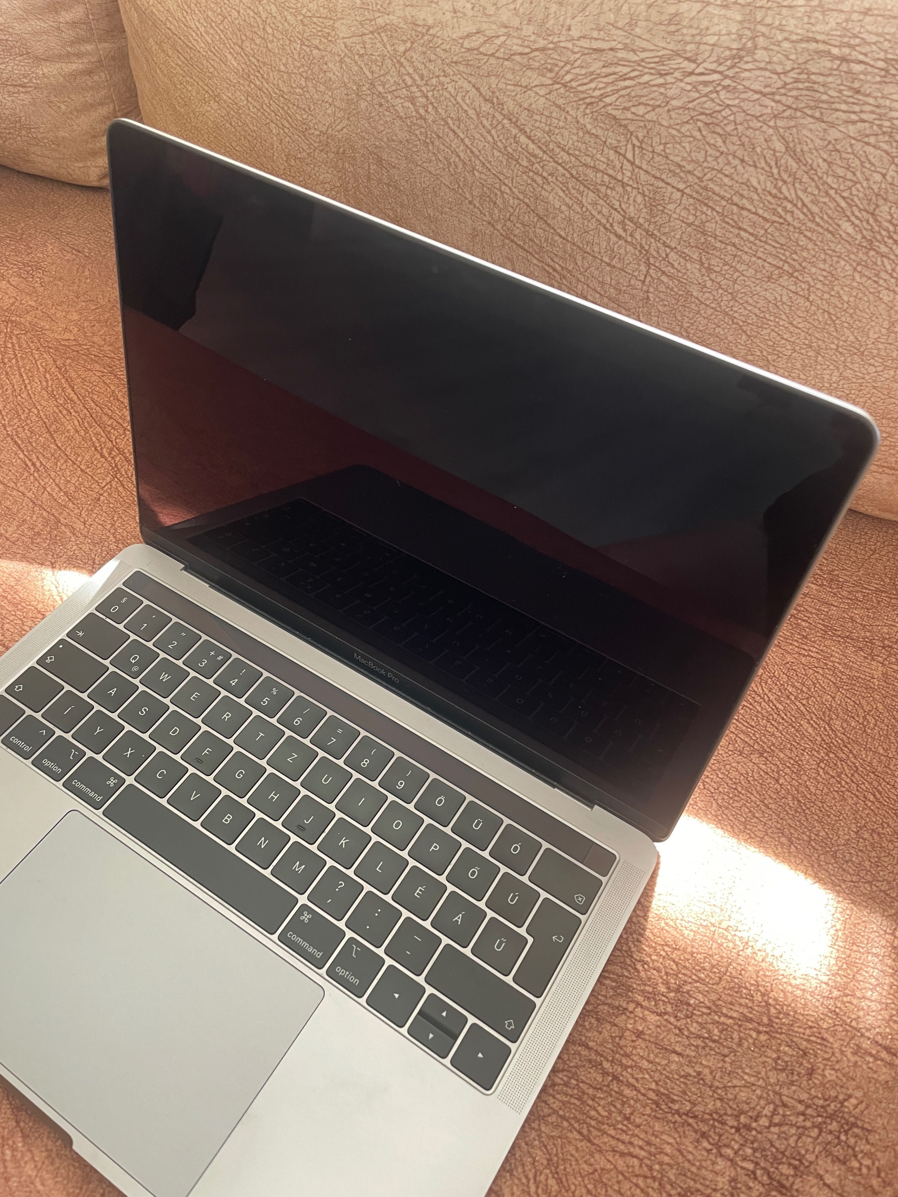 MacBook Pro "13 2018 на запчастини