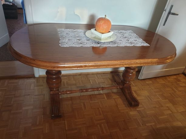 Stół z litego drzewa