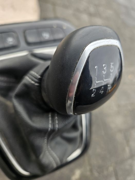 Lewarek galka linki zmiany biegów Opel Corsa F 1.2