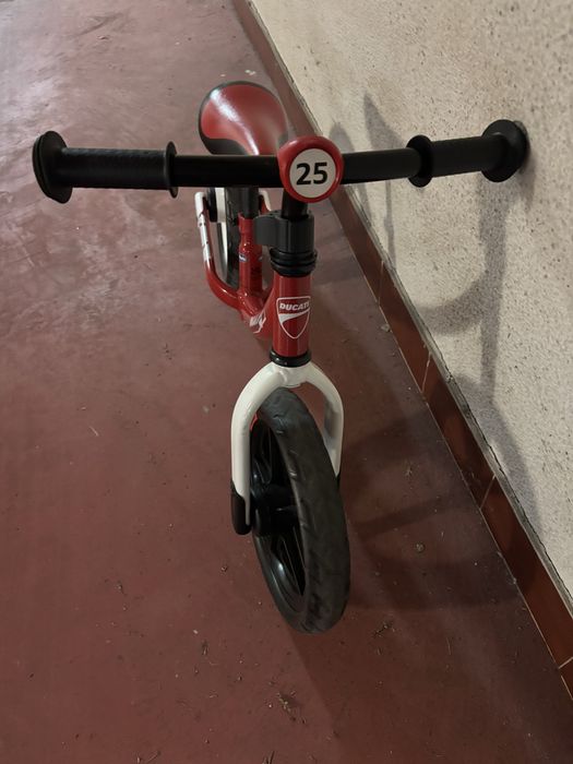 Bicicleta de aprendizagem sem pedais