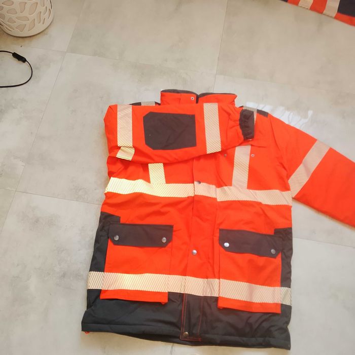 Strój roboczy zimowy spodnie+ kurtka+ czapka typu bandytka.