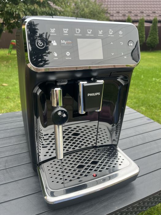 Кавомашина Philips LatteGO 2021 рік 9 місяць з Німеччини