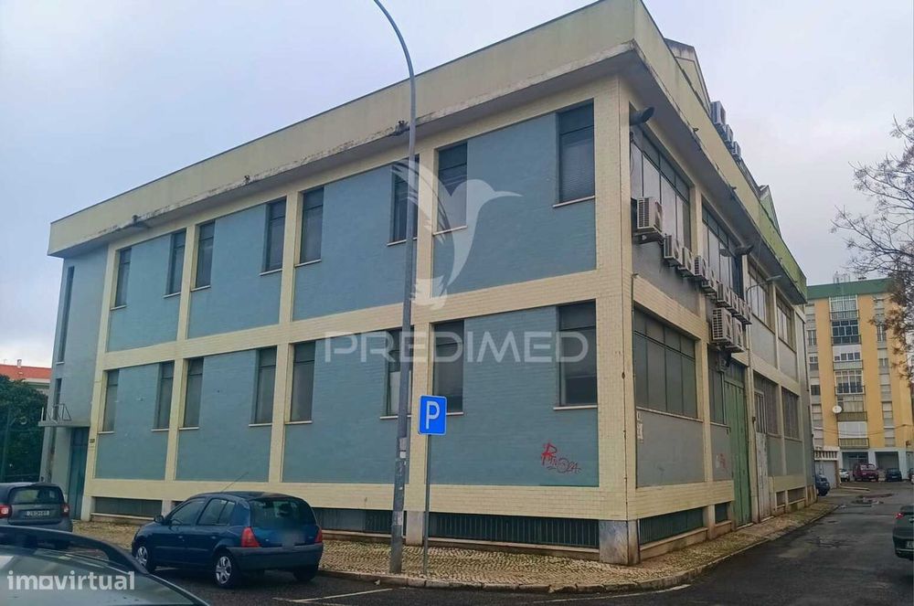 Edifício Industrial 1030m2 na Venda Nova, Amadora.