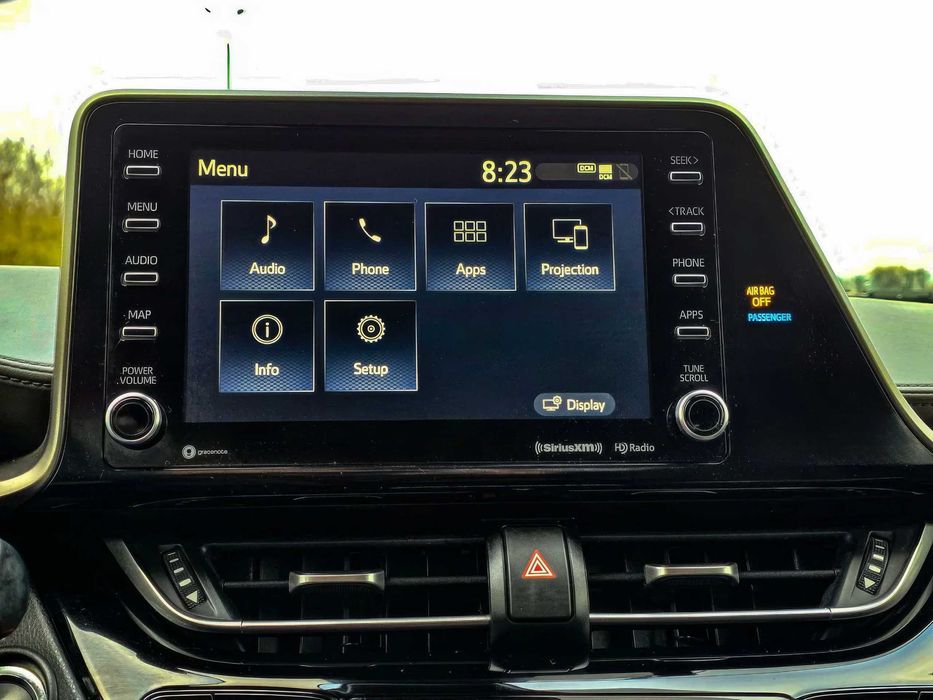 Toyota C-HR LE      2020