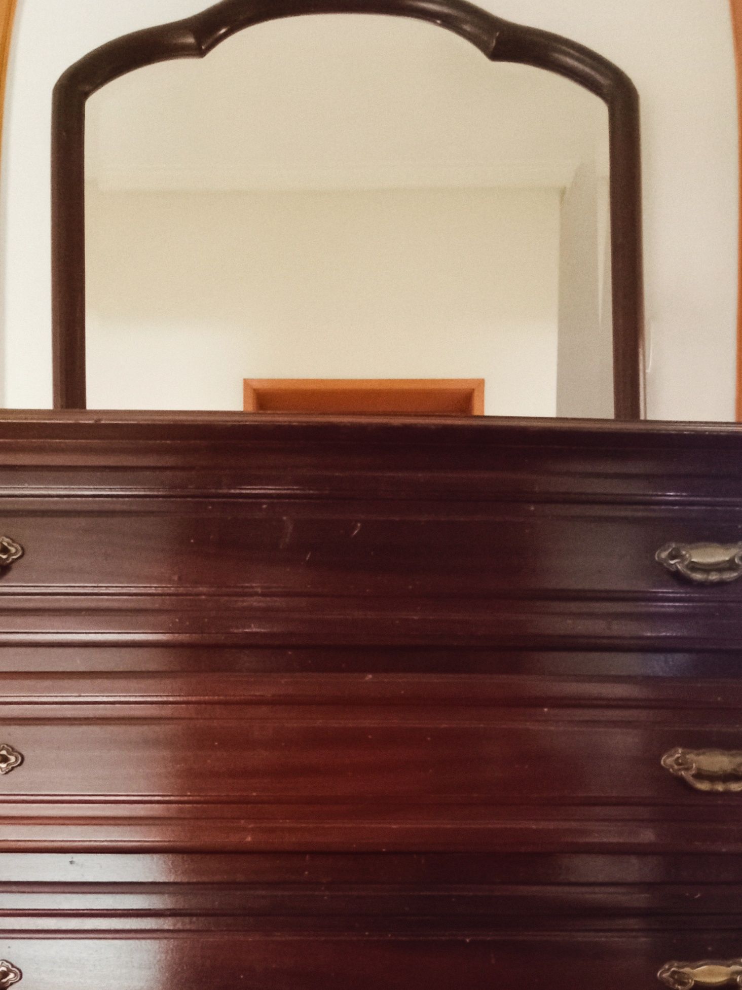 Quarto de Casal em Mogno Maciço