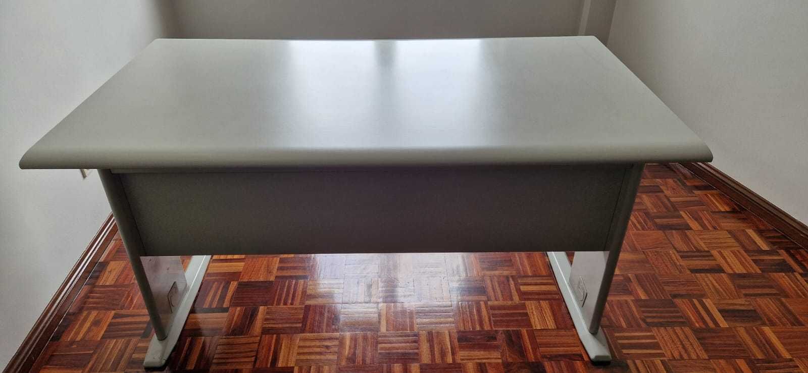 Secretária Metálica
