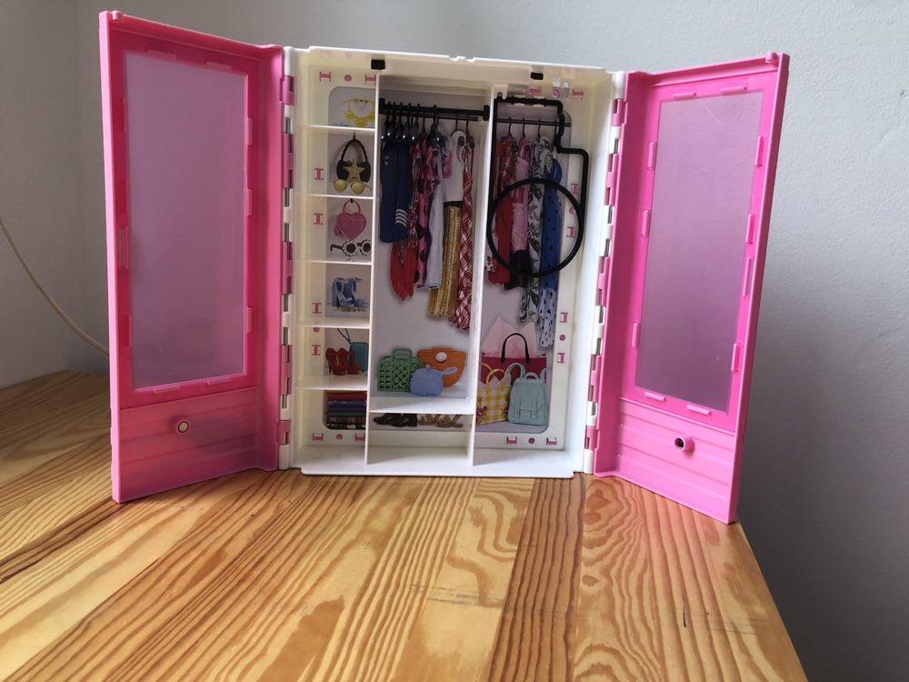 Шафа для одягу, Barbie від Mattel