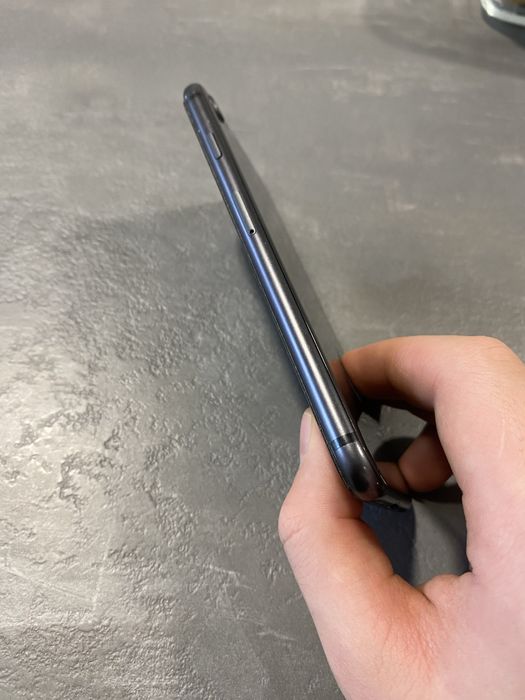 iPhone 8 64GB у відмінному стані