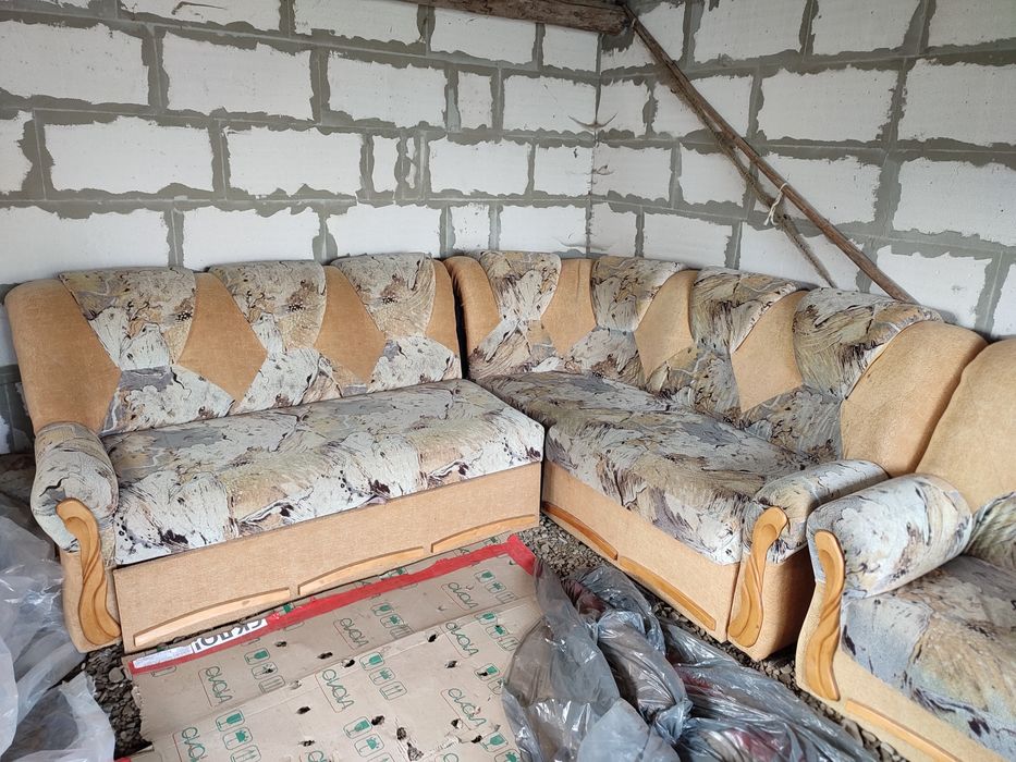 М'яка частина, кутовий диван і два крісла