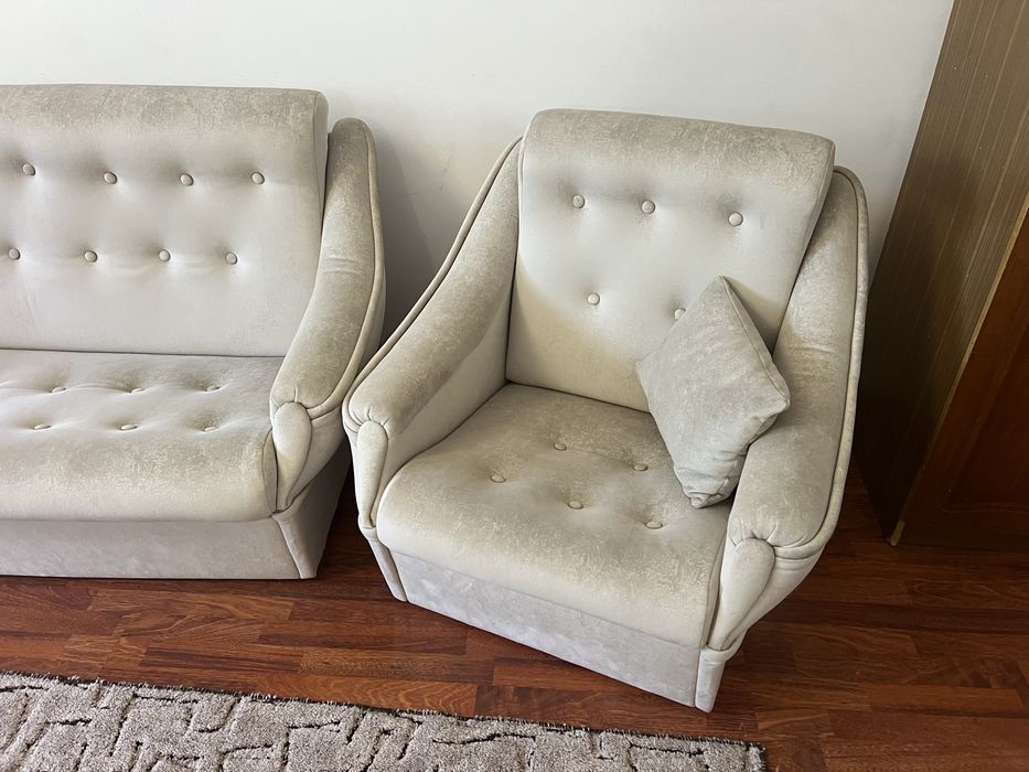 Продам диван и два кресла