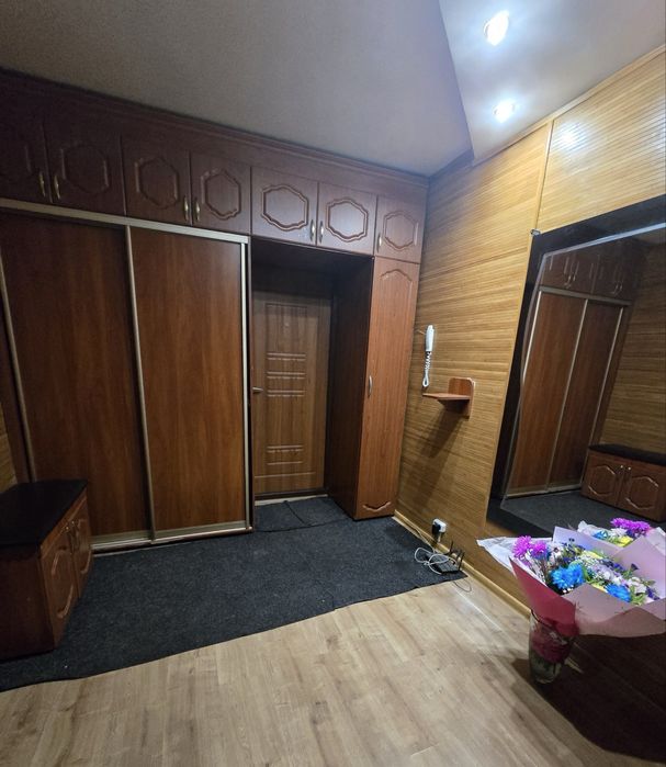 Продам 2-х кімнатну квартиру в центрі