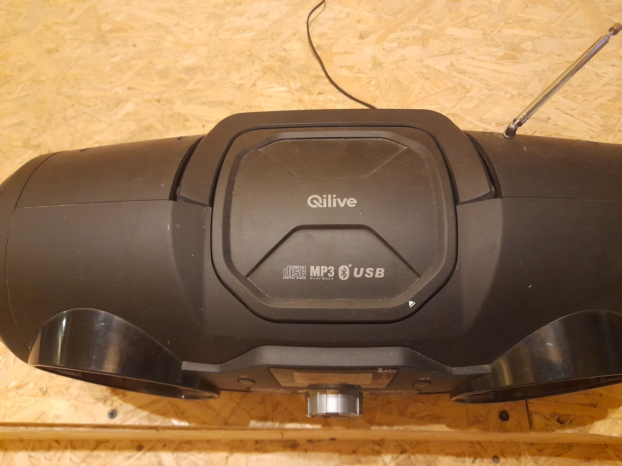 Czarny boombox Qilive