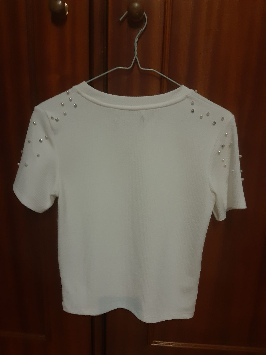 Blusa branca com apliques