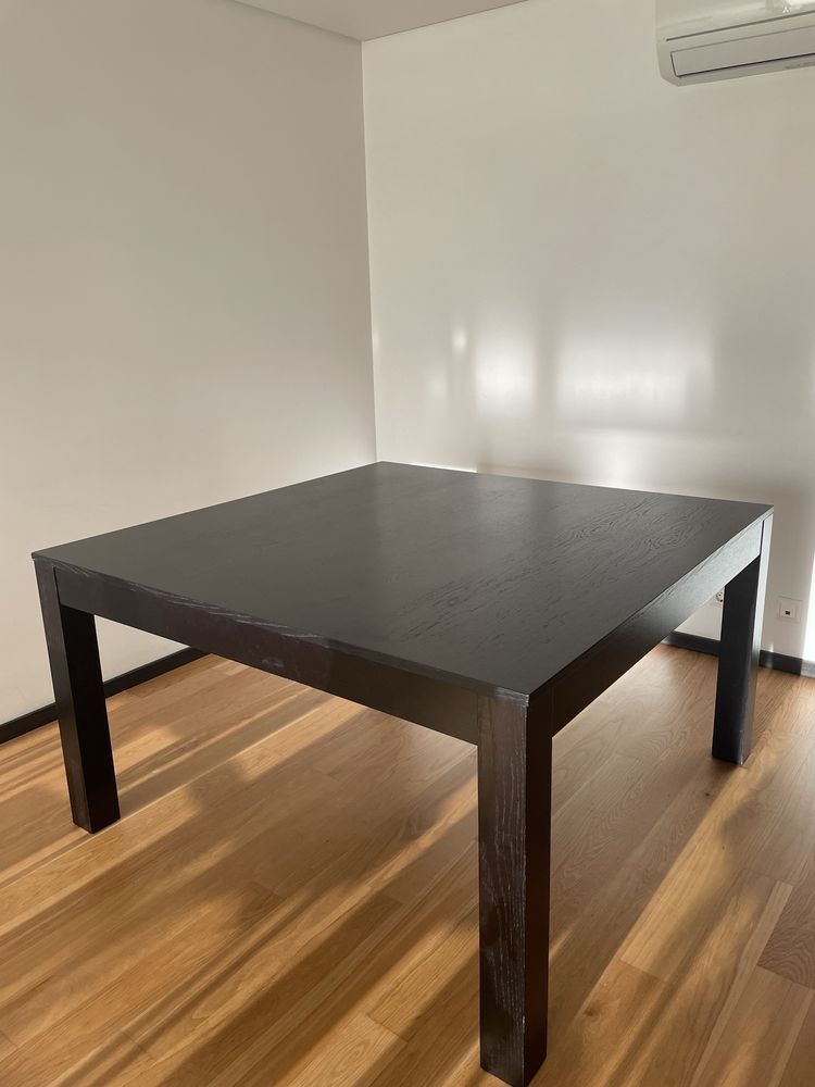 Mesa de jantar quadrada, extensível