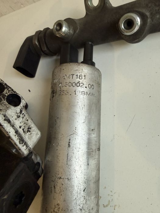 Vendo bomba injectora e regua BMW E46 150cv