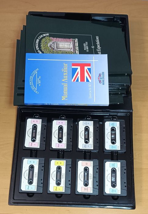 Curso de inglês em cassete e DVD.