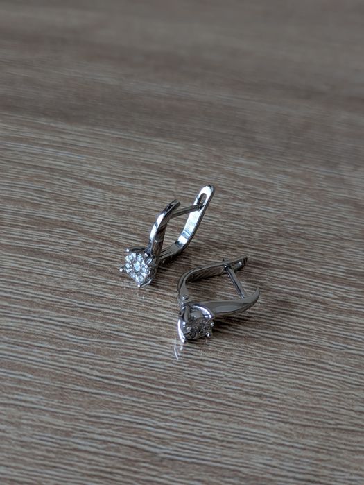 Серьги с бриллиантом в белом золоте