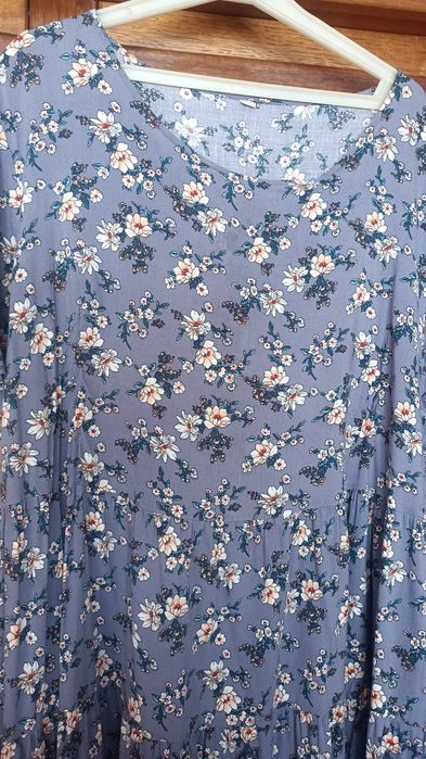 Sukienka letnia w białe kwiatki r. 2 XL