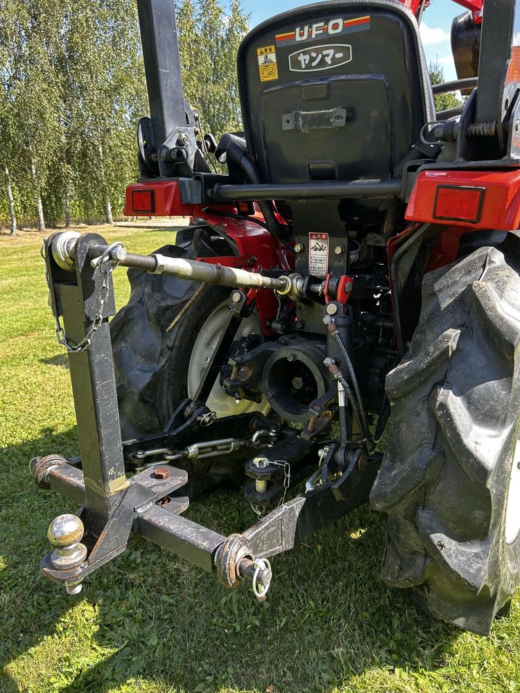 Ciągnik Yanmar KE-40 z ładowaczem czołowym, pługiem i glebogryzarką