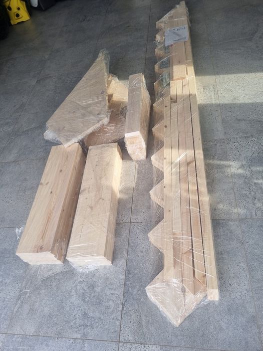 Schody MPMAX  zabiegowe zębinowe sosnowe lewe