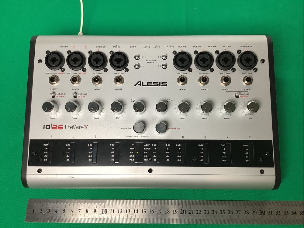 Alesis IO26 аудіо інтерфейс