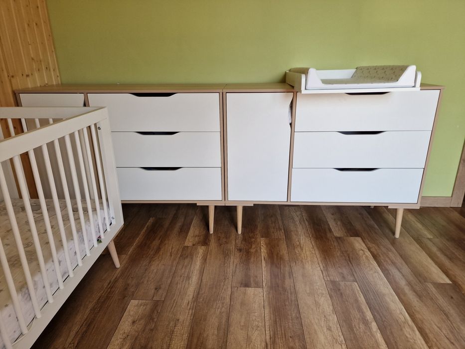 Łóżeczko, komoda x2, przewijak, materac