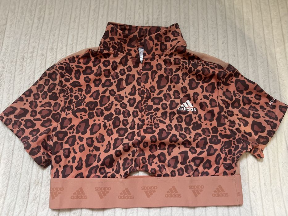 Спортивні топи від Adidas