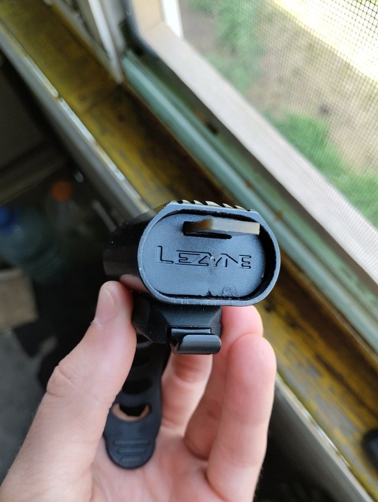 Вело Фонарик Lezyne 600xl