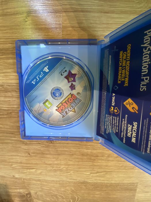 PlayStation 4 slim z grami i padem