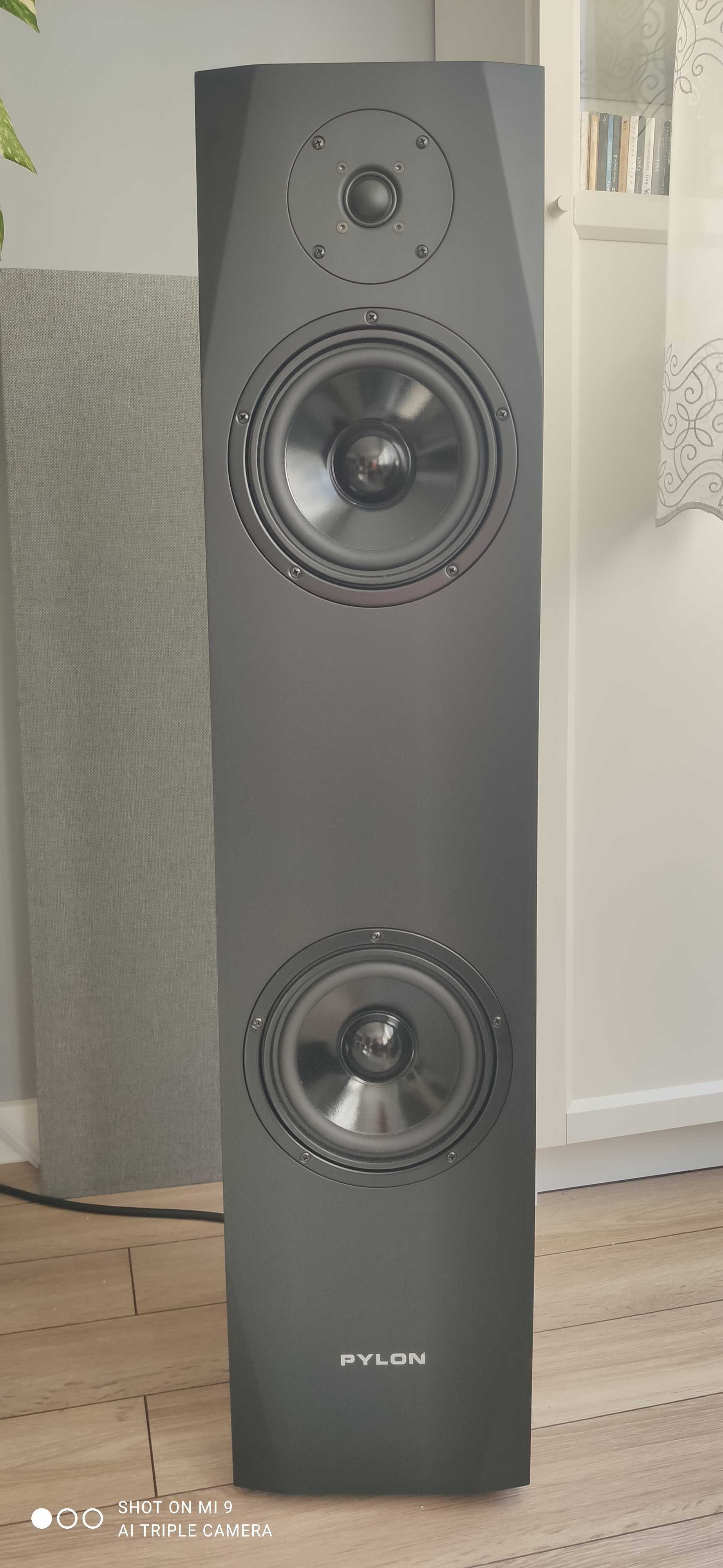 Pylon Sapphire 25, gwarancja 3,5 roku, stan bdb., czarne