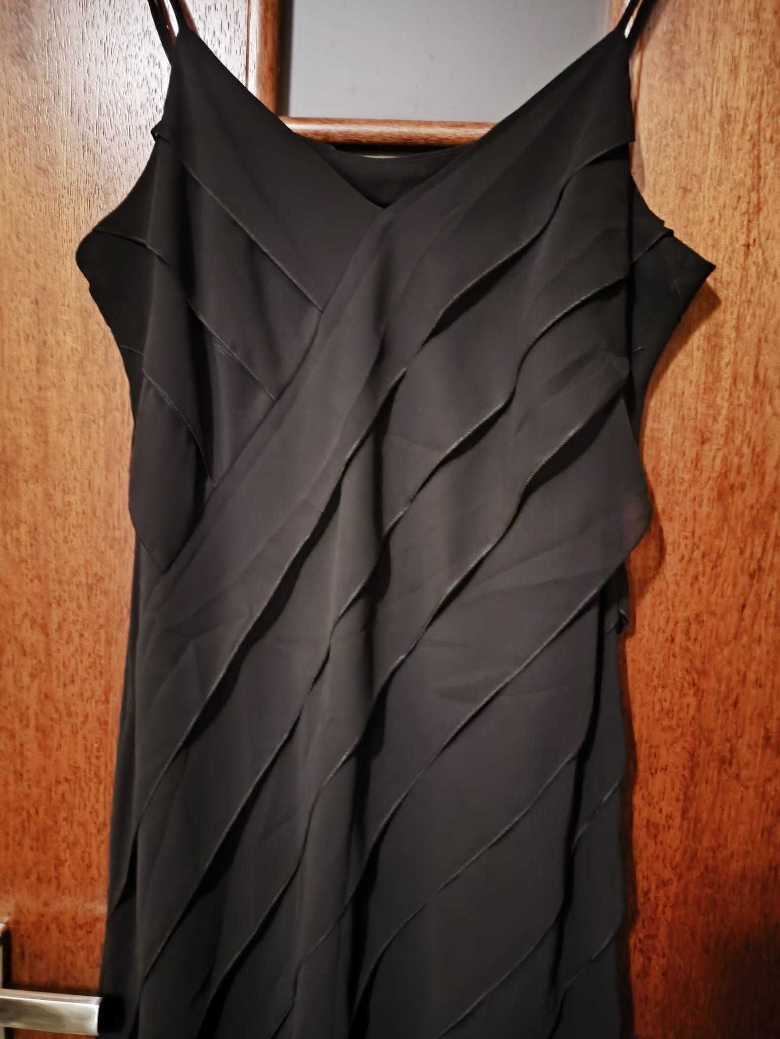 Czarna sukienka na ramiączkach