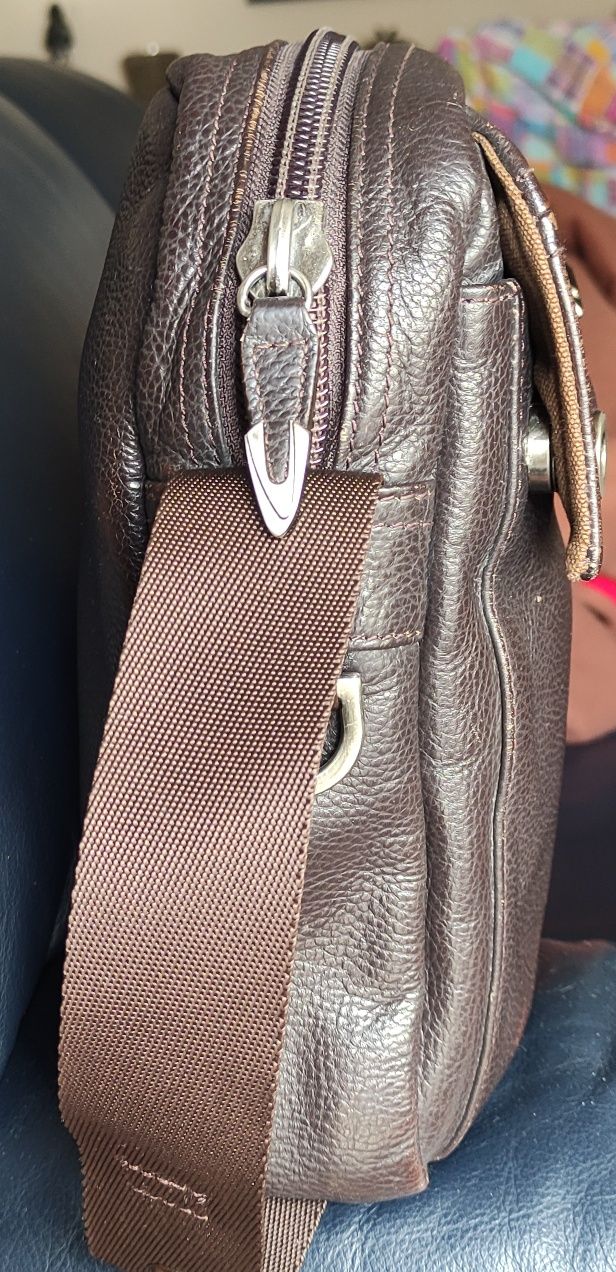 Bolsa a tiracolo  castanha- Camel active -
em pele natural