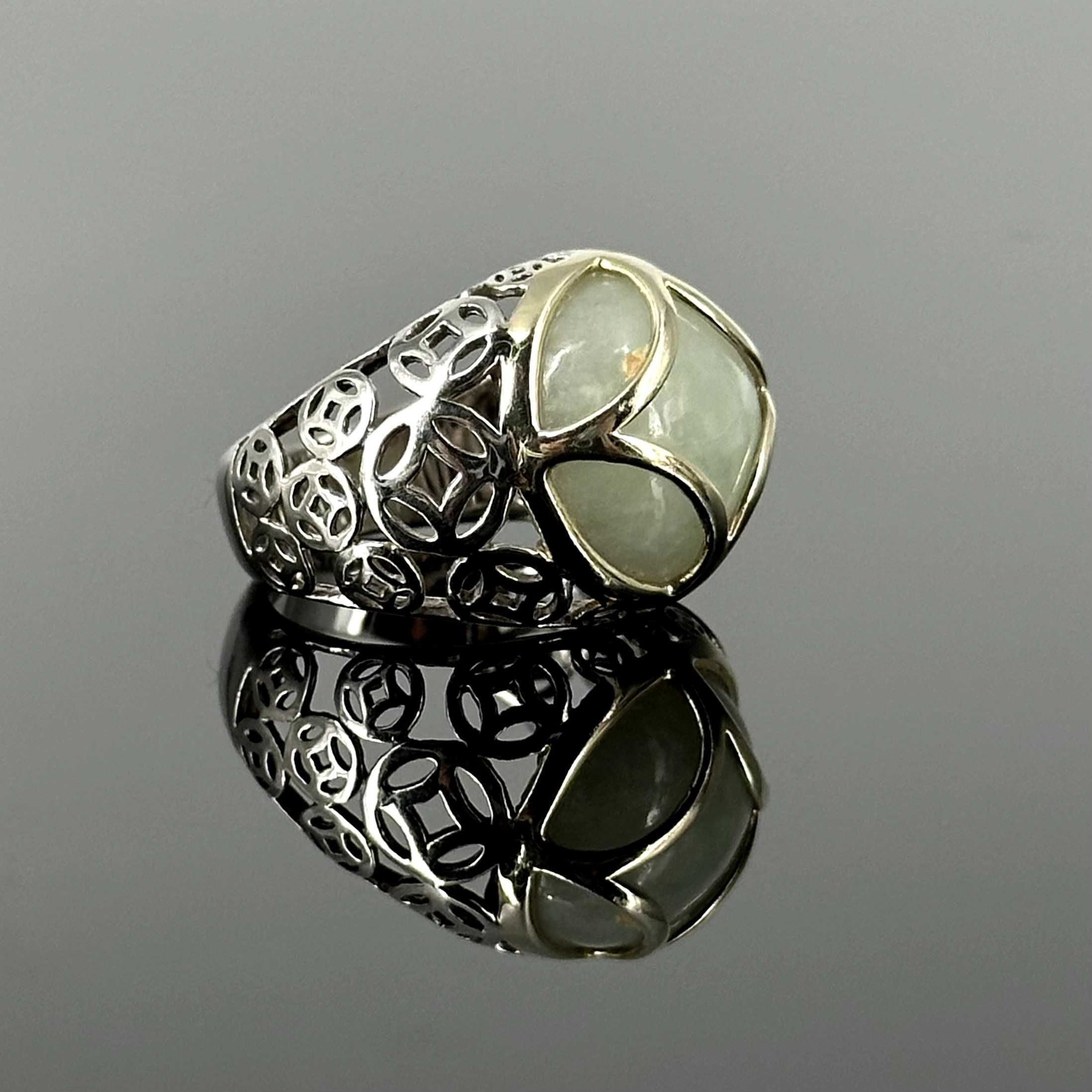 Srebro - Srebrny pierścionek Kamieniem Księżycowym - próba 925