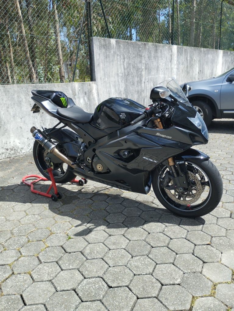 Suzuki GSXR 1000 K6