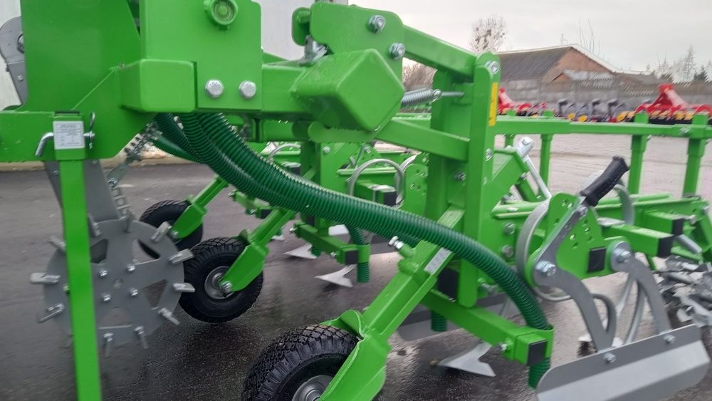 NOWOŚĆ Pielnik do truskawek warzyw z dozownikiem nawozu, gwiazdy,ekran