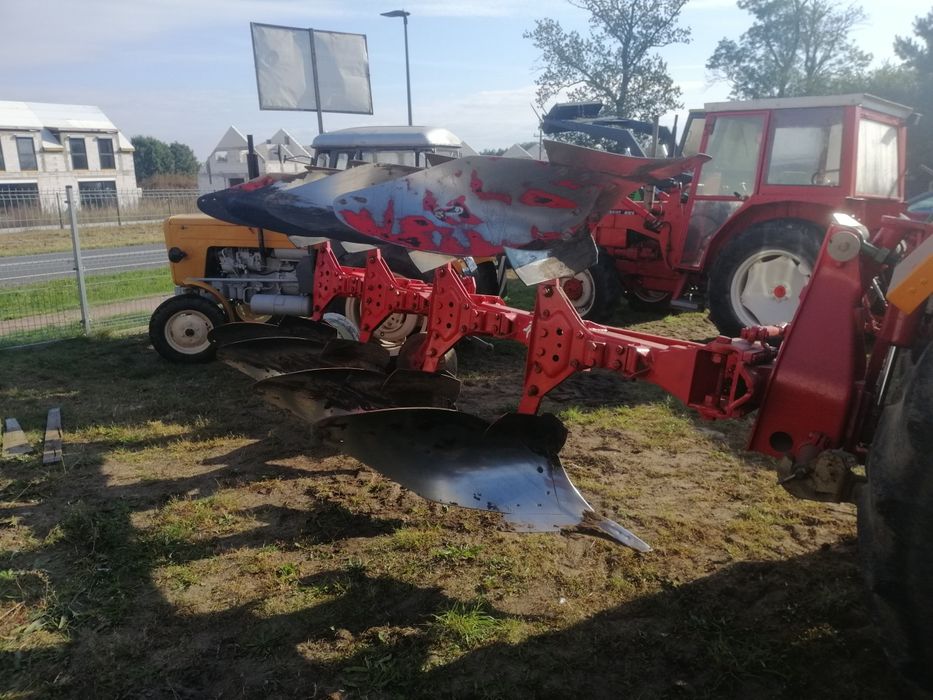 Pług 4 skibowy obrotowy kverneland