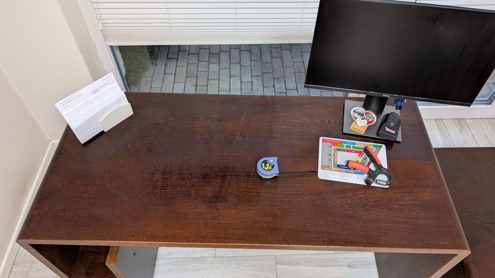 Solidne biurko plus kontener