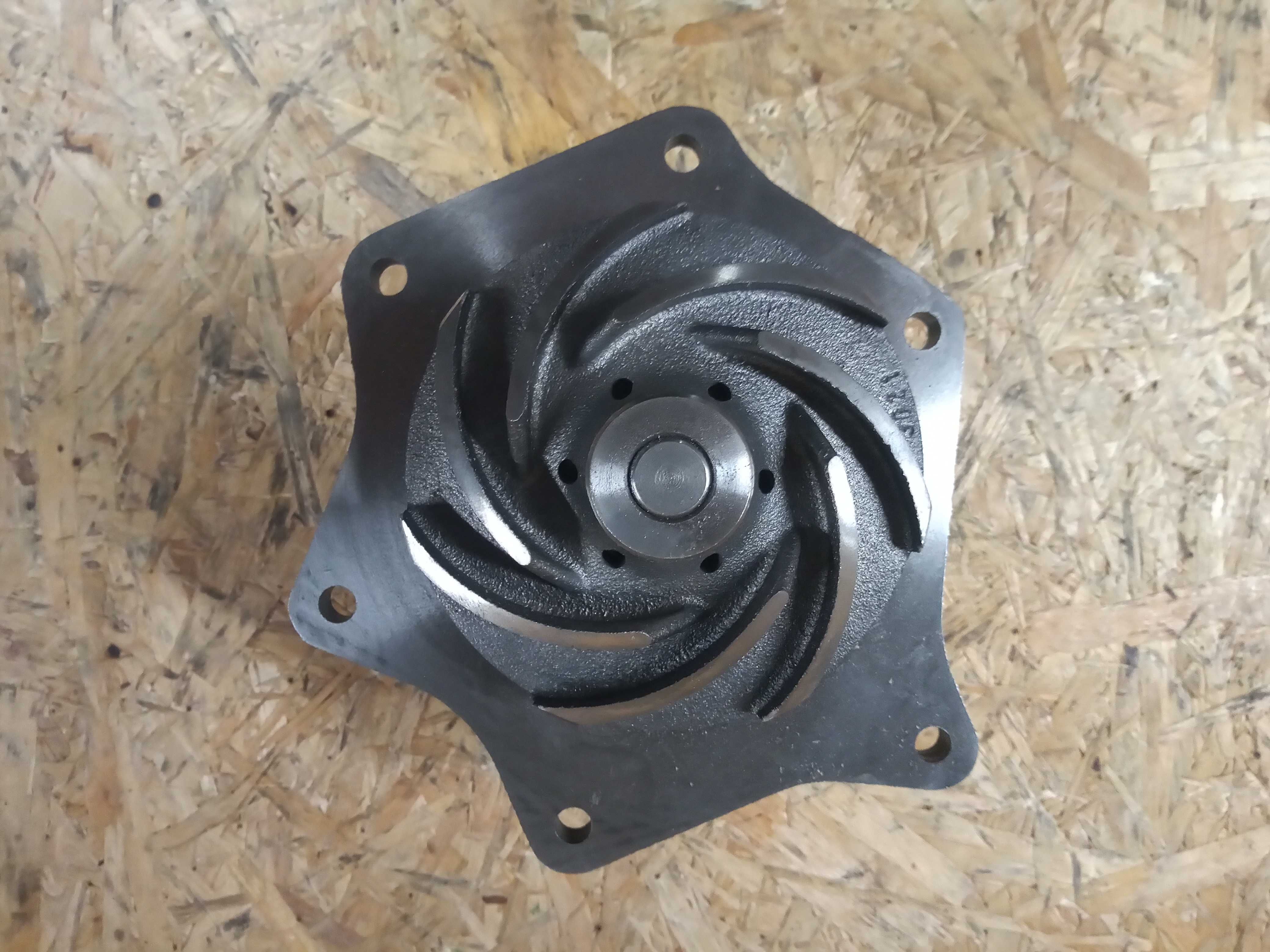 Pompa wody New Holland TM TM115, TM125, TM135, TM150, TM165