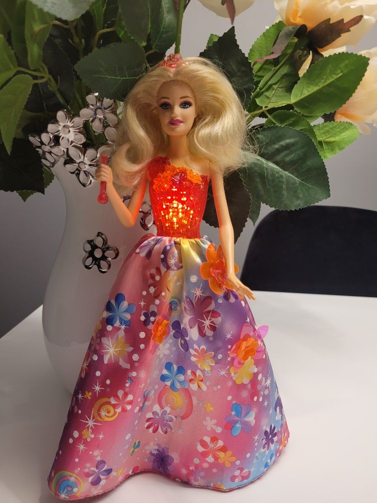 Księżniczka Aleksa "Barbie i tajemnicze drzwi" Mattel