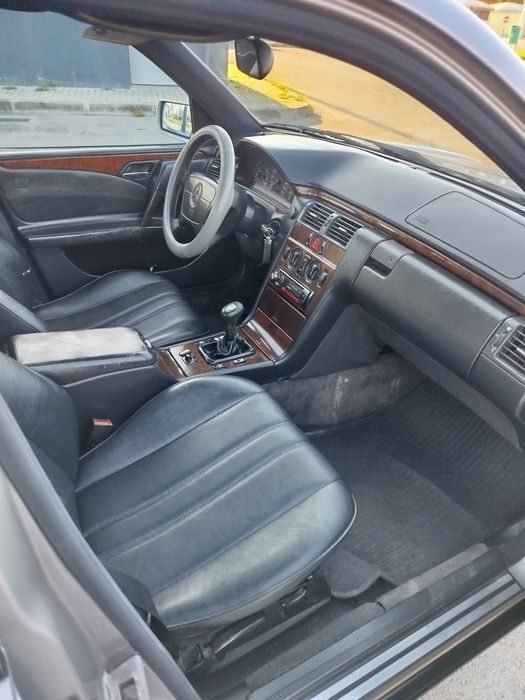 Mercedes Benz E220 CDI