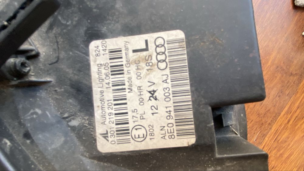 Farol esq Audi A4 b7 original