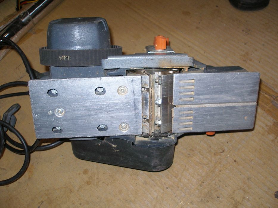 Электрорубанок IE-5709G1 1200 Ватт