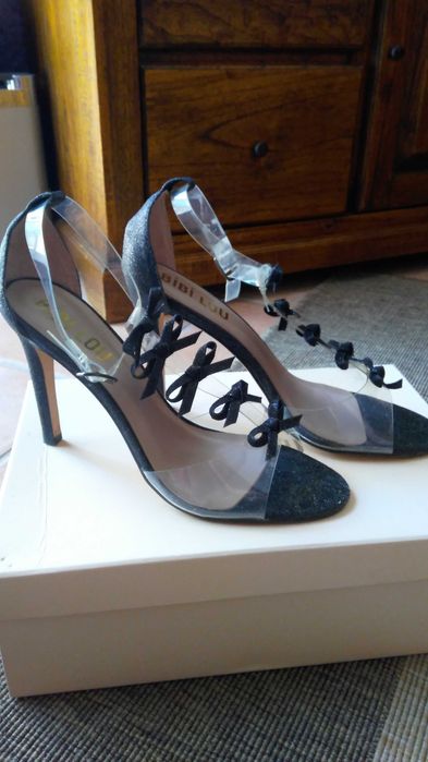 Sandálias salto alto